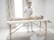 十八岁尤物少女喜欢肛交和操逼 特写嫩穴插入和射精瞬间