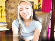 小巧的亚洲淫荡女友吸吮鸡巴 操翻她的粉嫩骚穴