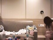 约了两次才约到，妹妹放假的时候才出来兼职，皮肤很白奶子非常软