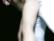 苏妲己在户外勾引并搭讪一名精神抖擞的年轻人