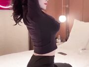 啊你不许射这才操了一会给我忍忍瑜伽老师的屁股好大没想到胸也是独一档的巨乳