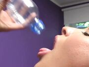 假旅馆的骗局惊人的大奶肥臀的长发女孩被性交两次并猛烈射精