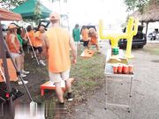 女大学生是巨大鸡巴的爱好者与足球迷和鸡巴爱好者的乱交派对