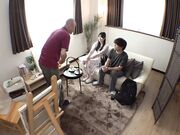 为了纪念日出国旅行 女友光稀说要兼职裸体模特1