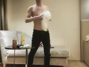 高素质外围妹子 黑衣短裤沙发舌吻调情 舔屌口交侧入大力抽插猛操