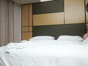 身材高挑被大鸡吧操的受不了两人边插边吵架要求退钱