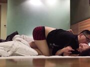 酒店偷情 谎称自己会按摩 舔逼强推之下很配合