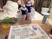 网红反差嫩妹淫荡飞行棋输了就要被大肉棒狠狠插穴