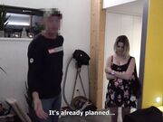 为了生活的辣妹被操成了母狗