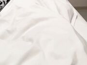 为了换手机 妹妹主动对我献殷勤 在她的不断挑逗下 我和她发生了越过道德的事情
