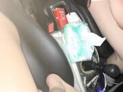 小姐姐户外勾引老头司机玩车震差点被无套内射