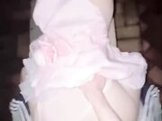 真实乱伦原创接妹妹放学 在学校大门口的石凳上扒光开操 内射