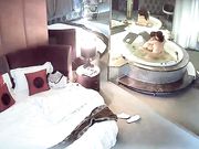 学院附近青年学生情侣开房造爱让人羡慕激情舌吻互抠浴缸内操逼回床猛干冲刺