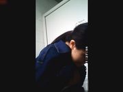 国内牛人潜入高校女厕近距离偷拍几个漂亮妹子的嫩穴