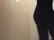 商城厕拍大长腿的长发美女