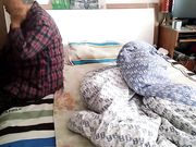 穿睡衣变态小伙和老太太