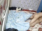 蜗居小两口床上啪啪边干边聊