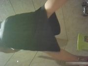 身材不错的啤酒销售妹子穿的很清凉