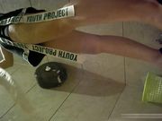 身材不错的啤酒销售妹子穿的很清凉