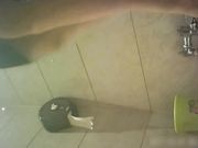 身材火辣的啤酒销售被客人灌醉尿尿