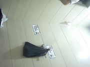 妹子一定憋了很久尿出一条水柱