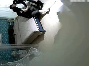 衣服还没脱就急着吃屌日了两炮