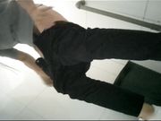 尾随露脸偷拍穿拖鞋妹子