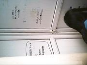 女厕近距离偷拍怎么拍的这么清晰