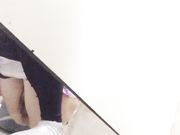 隔板女厕露脸近距离偷拍美女