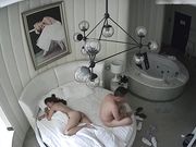 被包养的大叔干到一起高潮