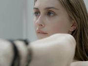 美女沙发上自摸上来后自动