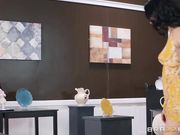 在商店里被大鸡巴操的丰满人妻