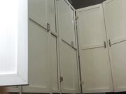 女厕偷拍下课铃响妹子排队进来