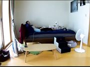 居家年轻小夫妻在床上被偷拍