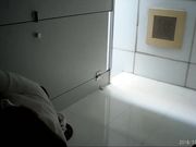 潜入医院女厕偷拍几个妹子嘘嘘