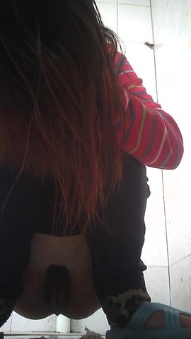 宿舍厕拍 小女生果然嫩的不行