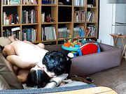 偸拍年轻夫妻家中沙发上打炮