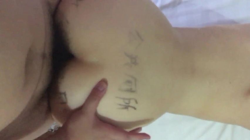 性奴芝芝身体写满淫词 嘴含道具被内射白嫩肥逼