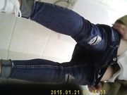 大厦女厕偷窥妹子尿尿小阴唇真好看