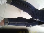 大厦女厕偷窥妹子尿尿小阴唇真好看