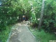 淋浴间淫荡少女吸大屌