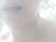 少妇白天勾搭小哥哥野外大战