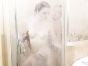 把按摩师拉进淋浴房做爱的白嫩美人