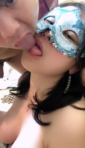 淫荡巨乳面具熟女深喉口交双人秀