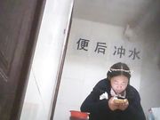 厕所偷拍 长腿黑丝女绝对是个风骚型