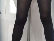 商场厕拍 小妹妹抹完还要抠一抠