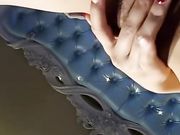 新来的制服黑丝学妹幻想被哥哥鸡巴草