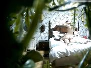 酒店偷拍年轻漂亮的小美女和聊了很久的微信网友酒店开房