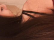 美女为了打炮方便内裤都没穿掀起裙子就干