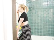 巨乳女郎脸上被粗壮的鸡巴射满精液